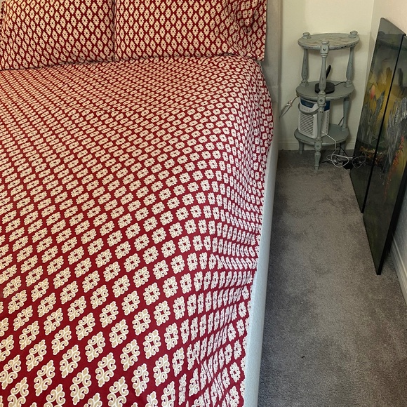 Queen Sheet set 3 pc. red and beige Eastern design EUC flat / 2 pillow cases - Picture 1 of 9